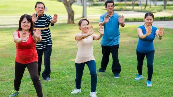 tập luyện thể dục là cách chăm sóc sức khỏe tuổi trung niên hữu hiệu